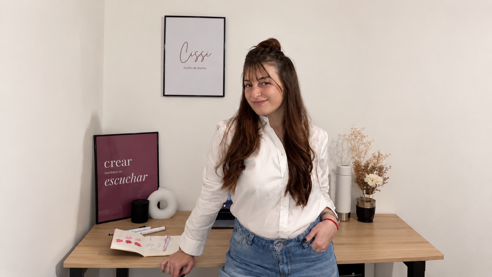 Micaela Lancissi en su estudio de diseño